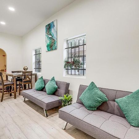 Large, Central, Lovely & Cozy 4Bed/2Bath - House By Everbank Stadium Jacksonville Bagian luar foto