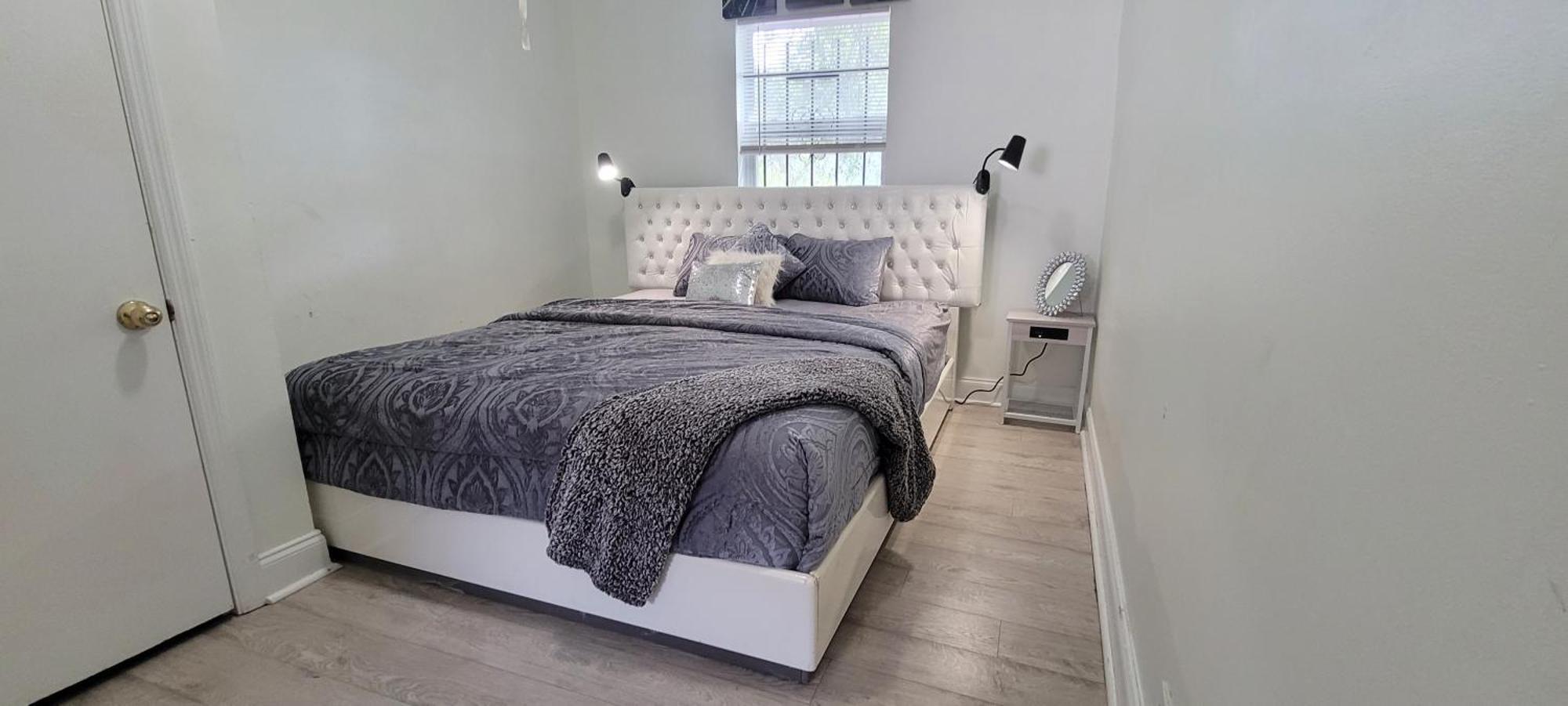 Large, Central, Lovely & Cozy 4Bed/2Bath - House By Everbank Stadium Jacksonville Bagian luar foto