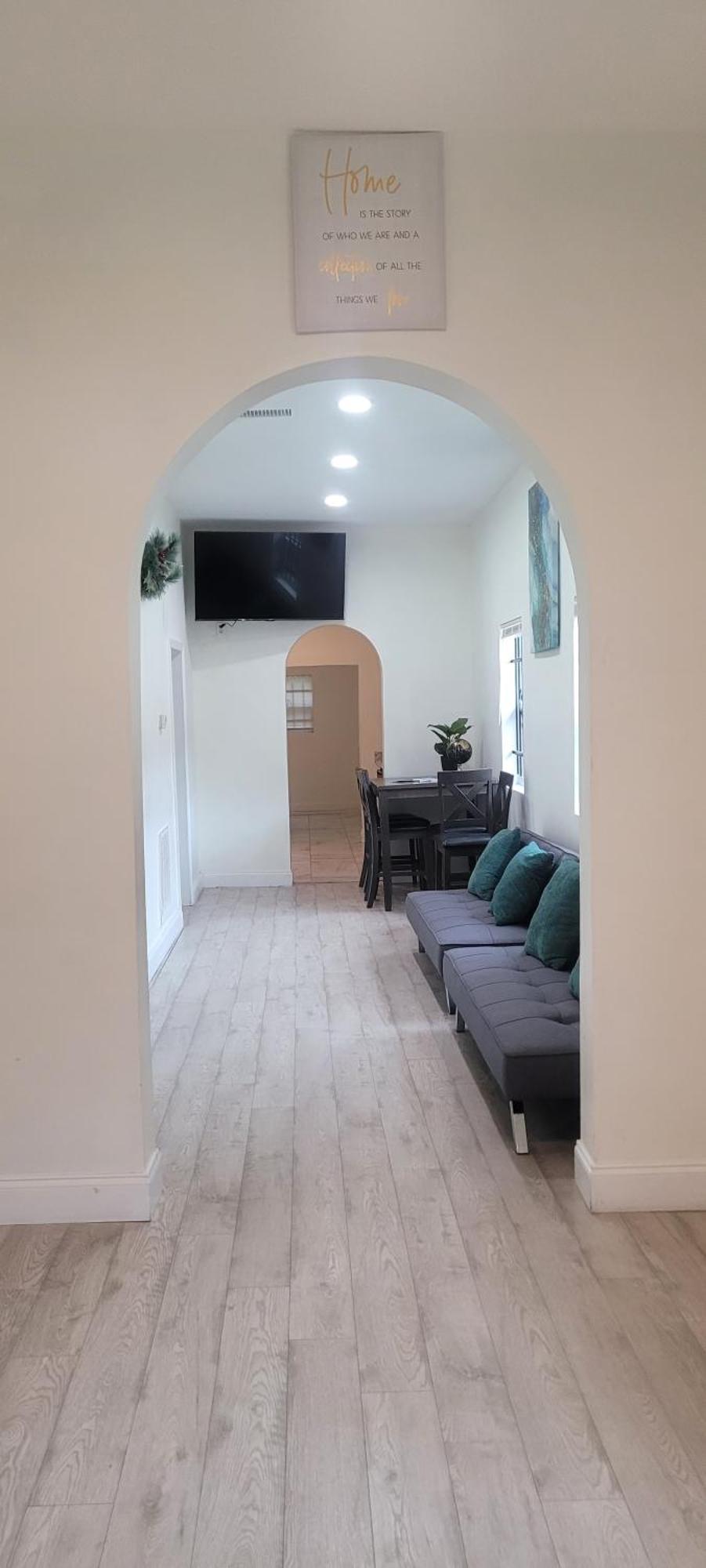 Large, Central, Lovely & Cozy 4Bed/2Bath - House By Everbank Stadium Jacksonville Bagian luar foto