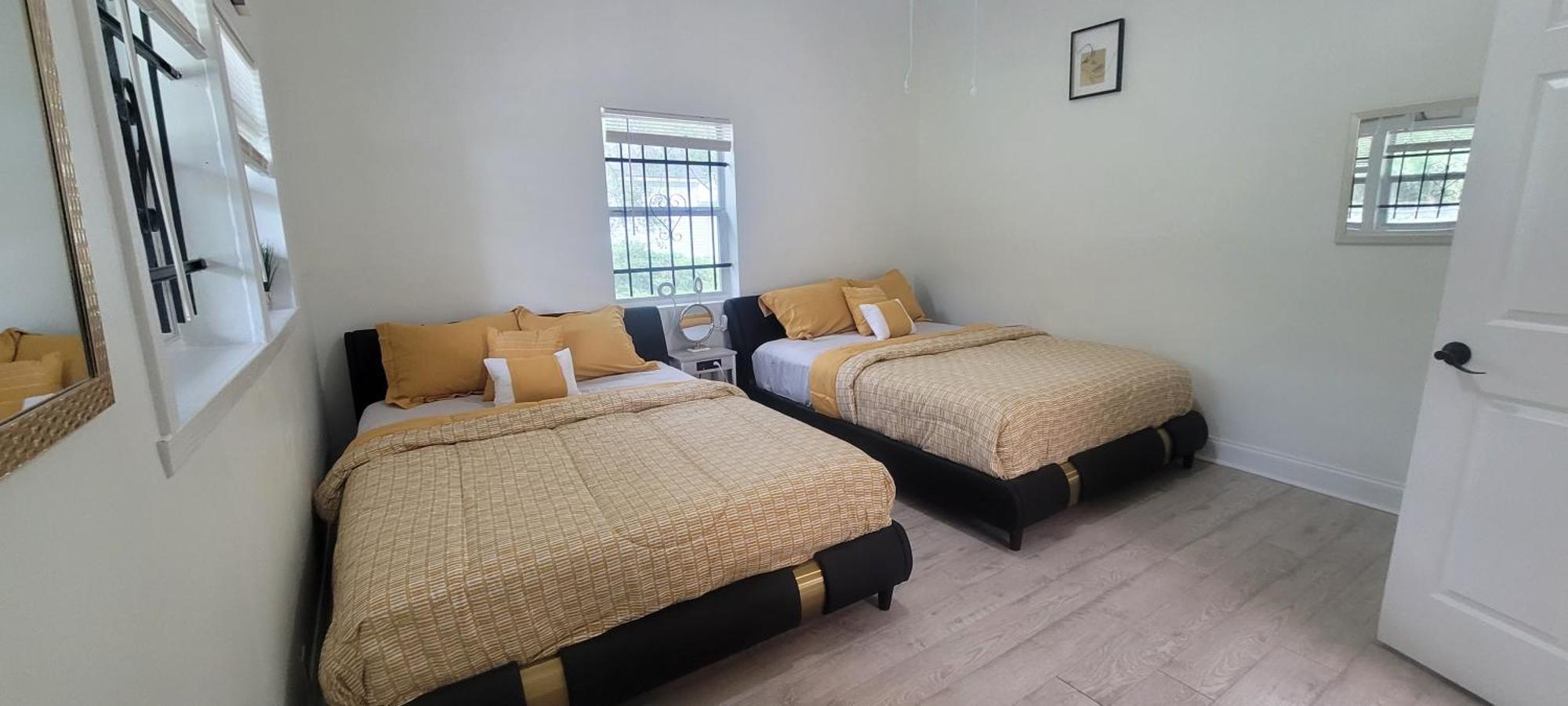 Large, Central, Lovely & Cozy 4Bed/2Bath - House By Everbank Stadium Jacksonville Bagian luar foto