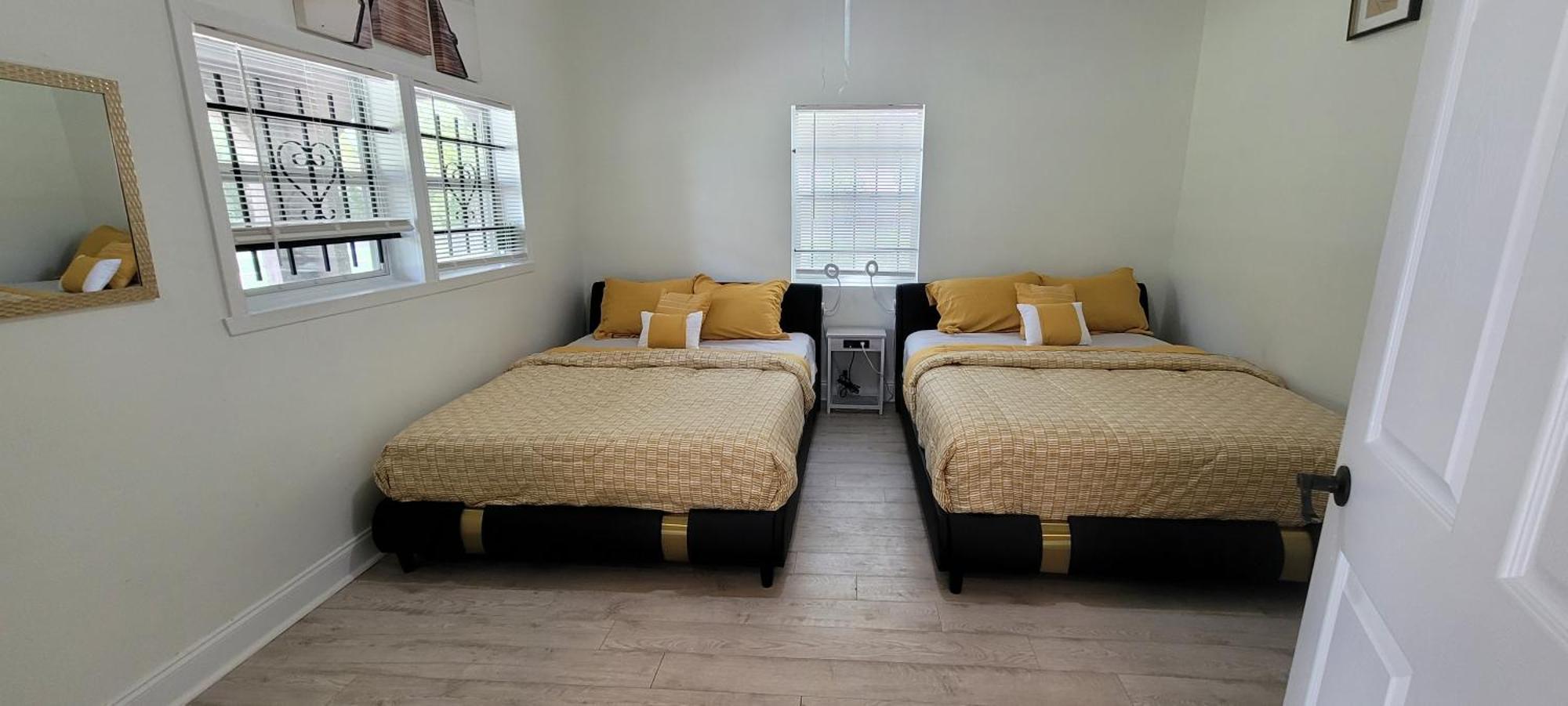 Large, Central, Lovely & Cozy 4Bed/2Bath - House By Everbank Stadium Jacksonville Bagian luar foto