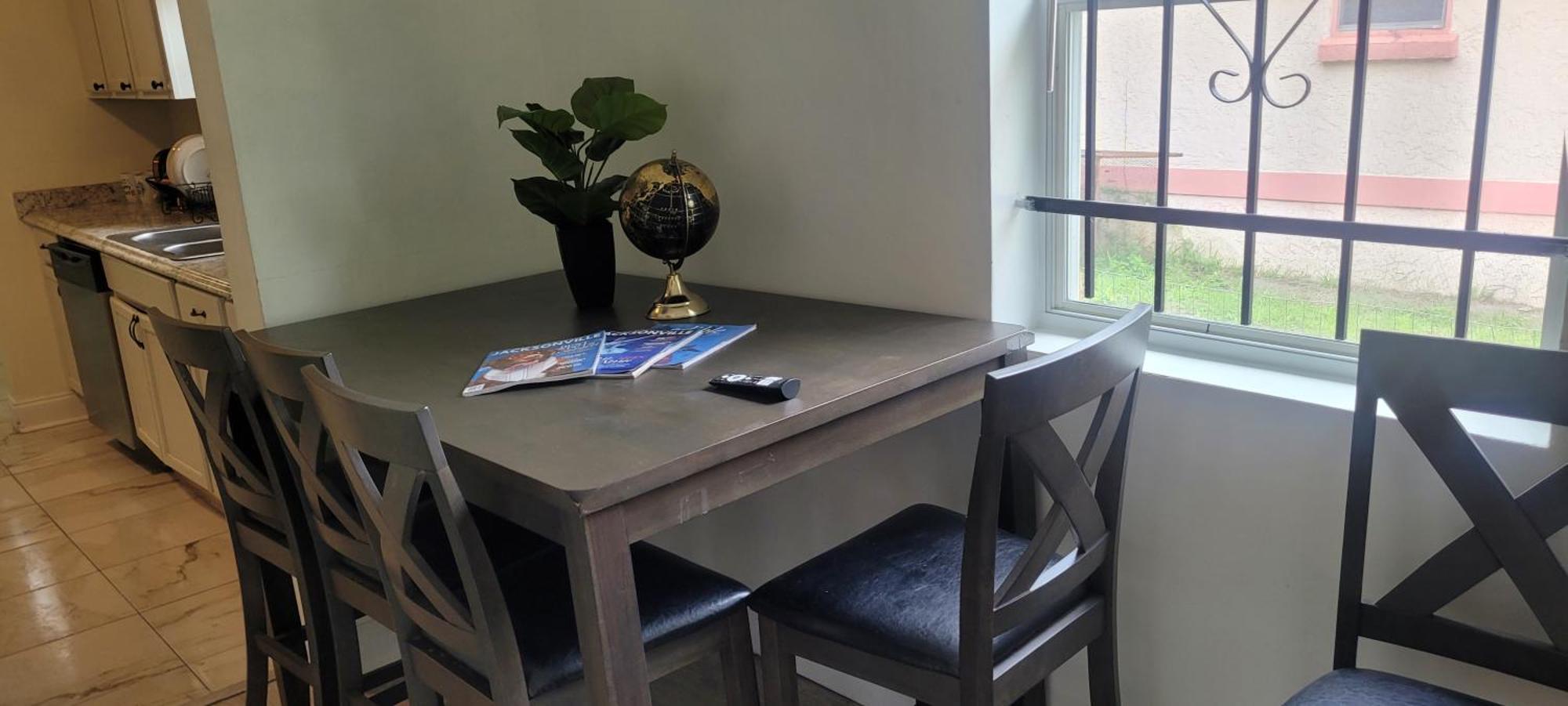Large, Central, Lovely & Cozy 4Bed/2Bath - House By Everbank Stadium Jacksonville Bagian luar foto