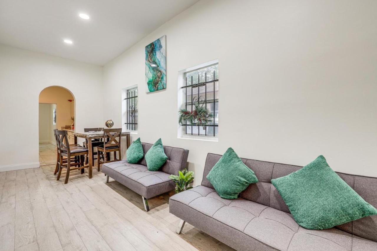 Large, Central, Lovely & Cozy 4Bed/2Bath - House By Everbank Stadium Jacksonville Bagian luar foto